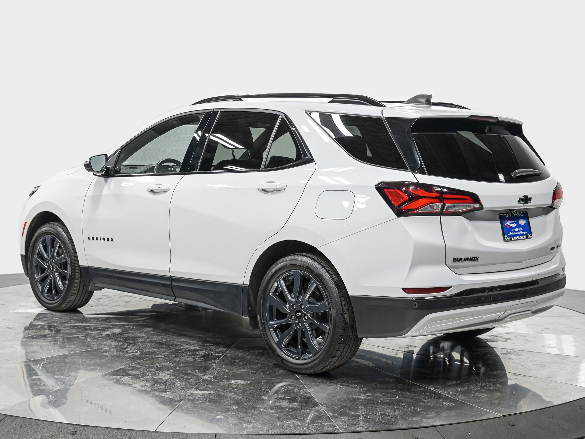 Used 2023 Chevrolet Equinox RS w/ RS Leather Package image 4