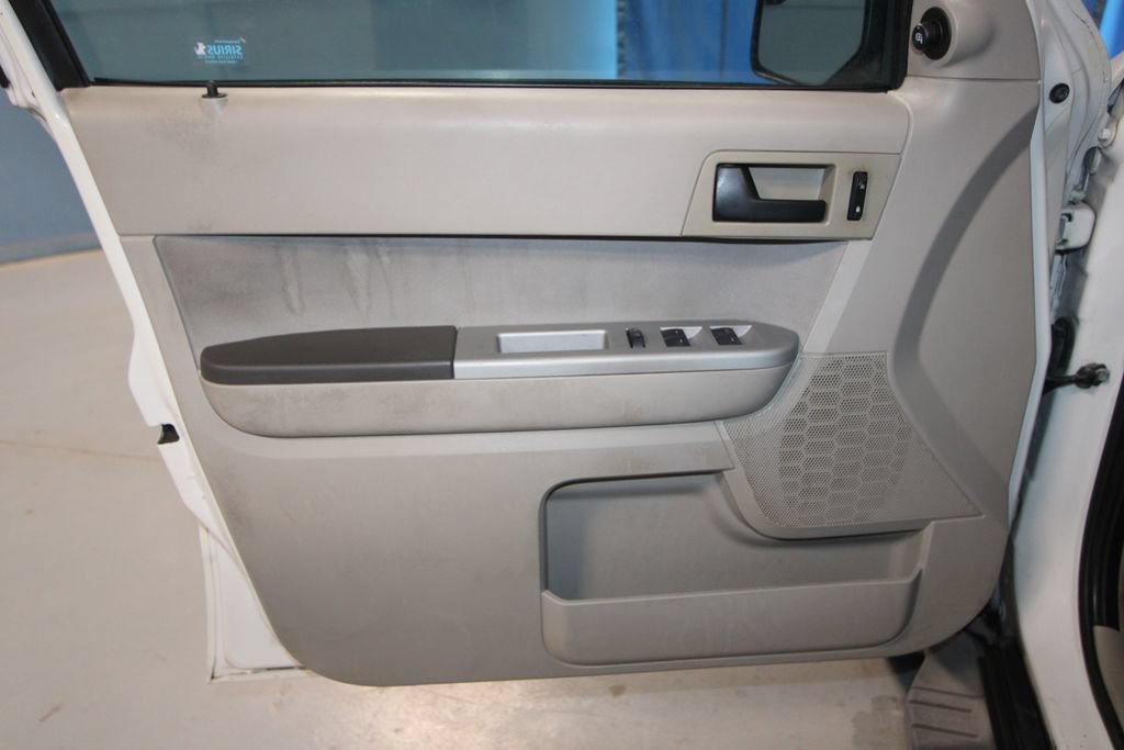 Used 2011 Ford Escape XLT w/ 201A Rapid Spec Order Code FWD image 5
