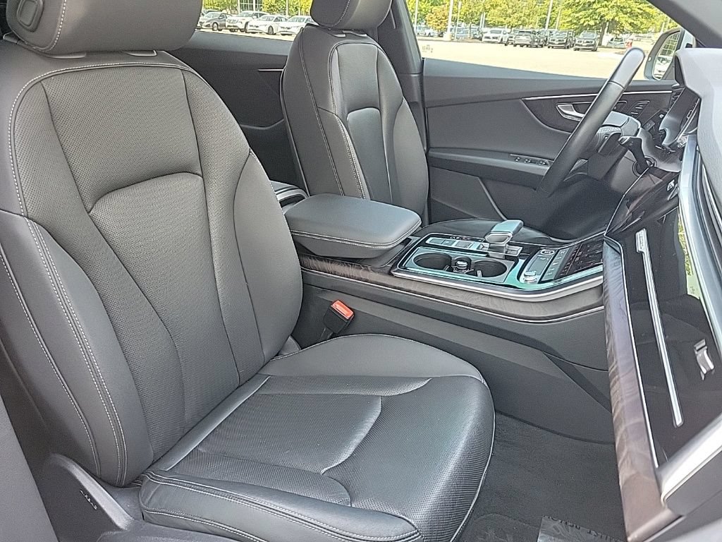 Used 2021 Audi Q8 Premium Plus w/ Premium Plus Package AWD/4WD image 17