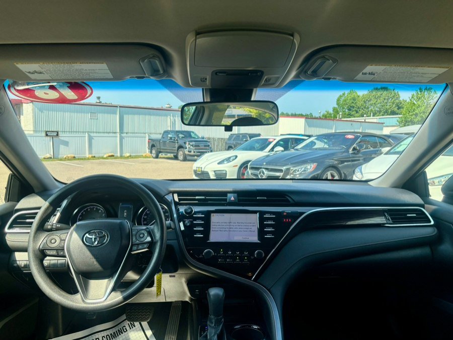 Used 2018 Toyota Camry LE FWD image 12