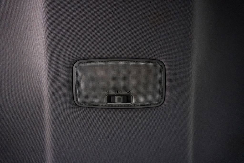 Used 2019 Toyota Camry SE image 9