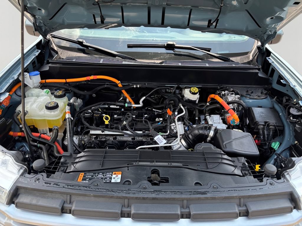 Used 2023 Ford Maverick Lariat w/ Lariat Luxury Package FWD image 9