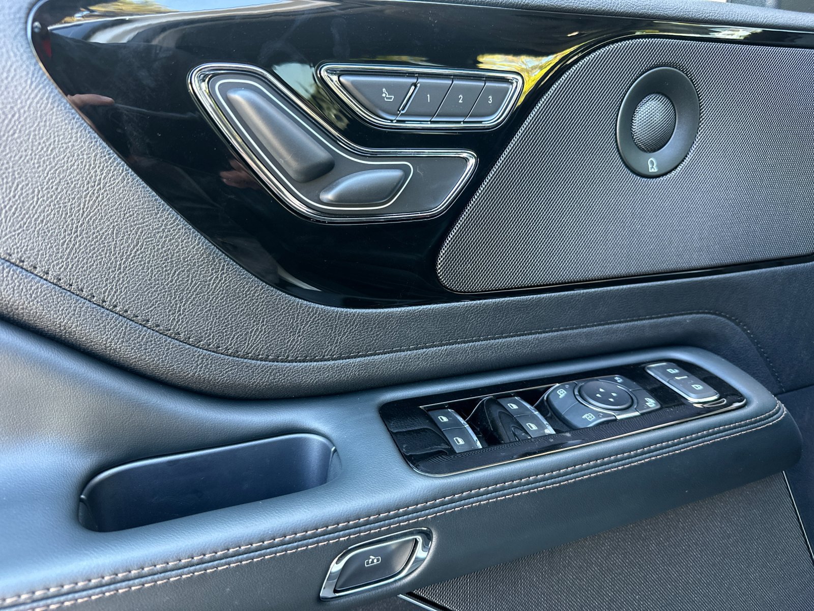 New 2026 Lincoln Aviator AWD image 10
