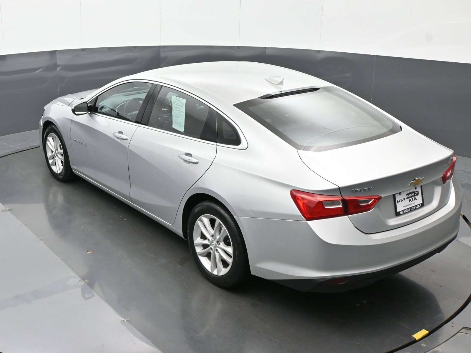 Used 2018 Chevrolet Malibu LT FWD image 32