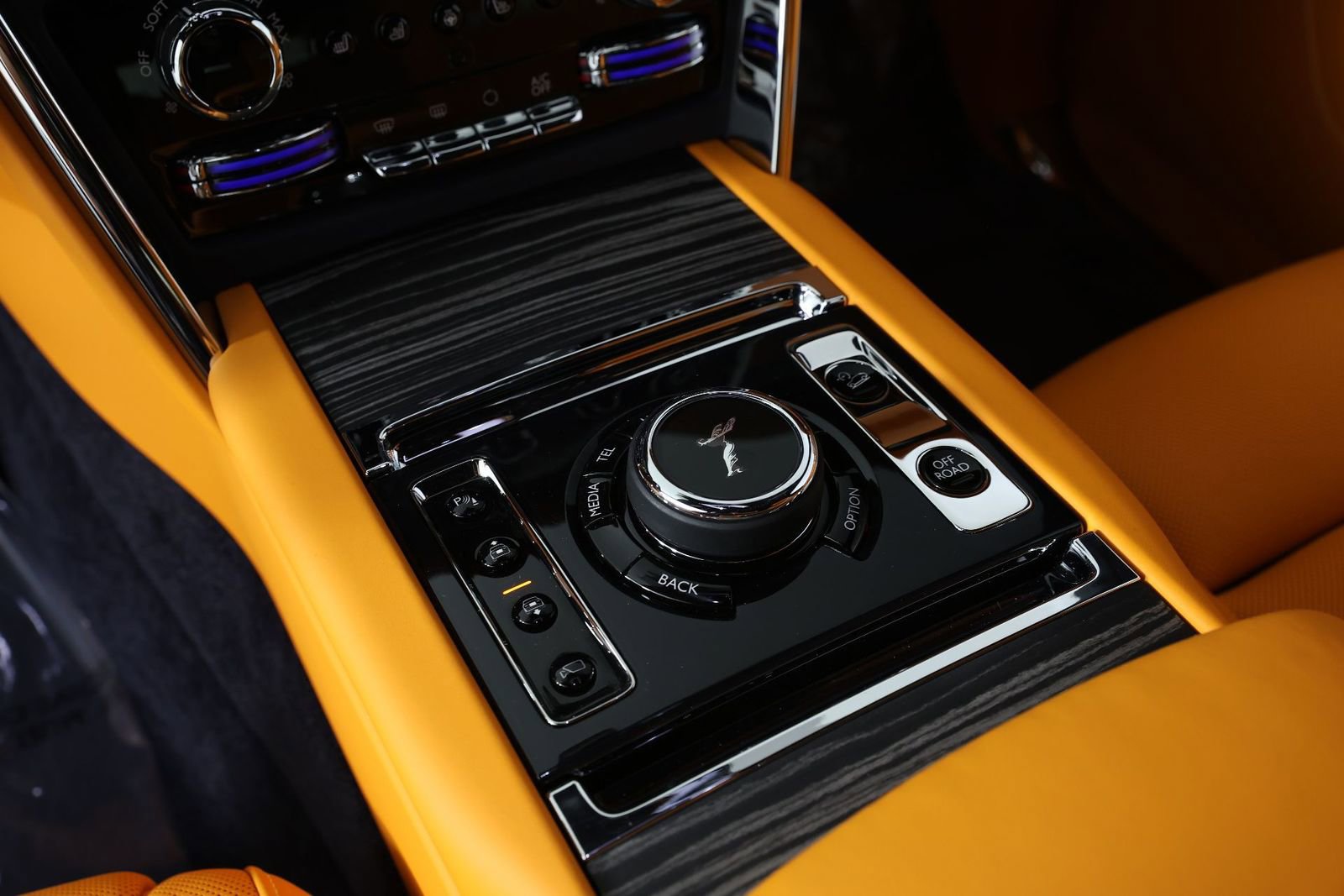 New 2026 Rolls-Royce Cullinan AWD/4WD image 18