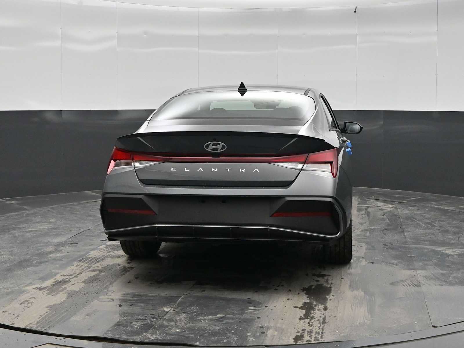 New 2026 Hyundai Elantra SEL Sport FWD image 6