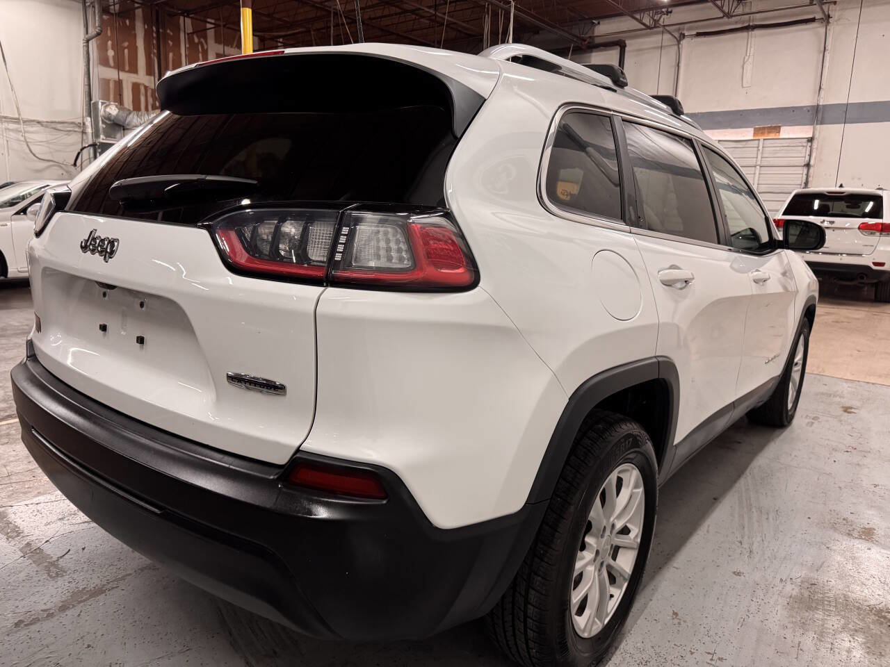 Used 2019 Jeep Cherokee Latitude w/ Cold Weather Group image 8