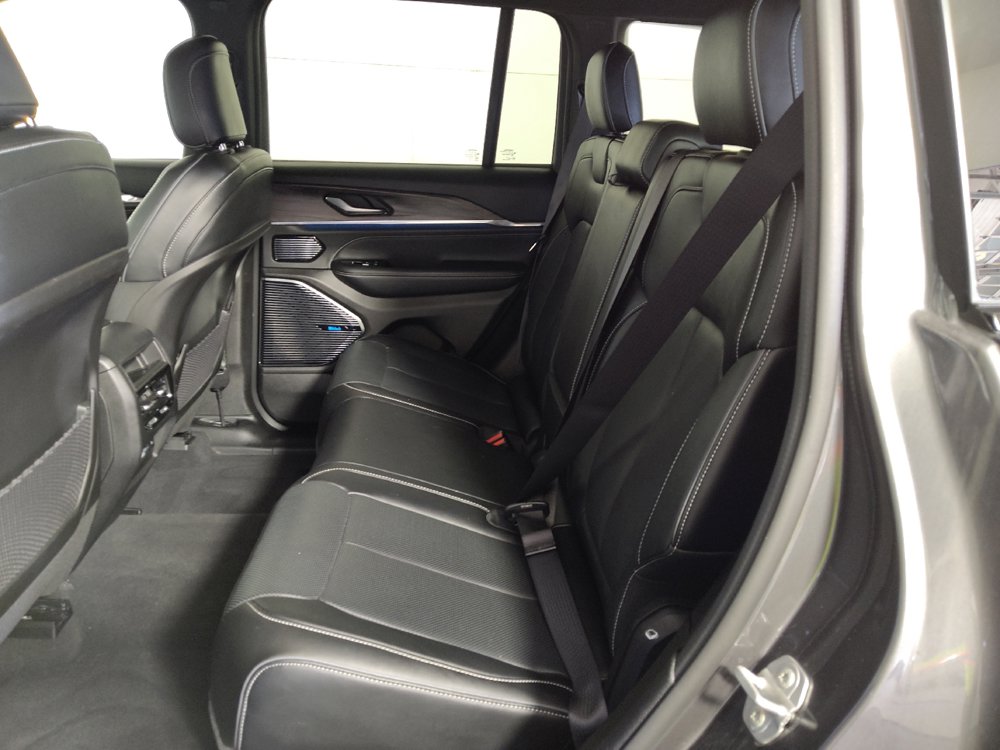 Used 2022 Jeep Grand Cherokee Overland AWD/4WD image 18