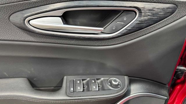 Used 2019 Alfa Romeo Giulia w/ Quick Order Package 22K Sport RWD image 21