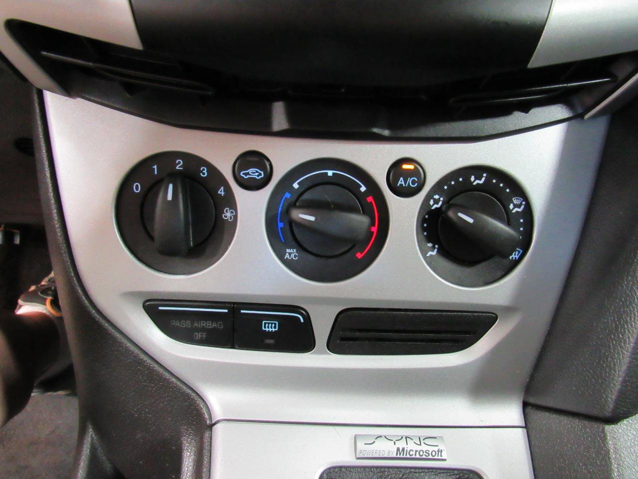 Used 2014 Ford Focus SE FWD image 16