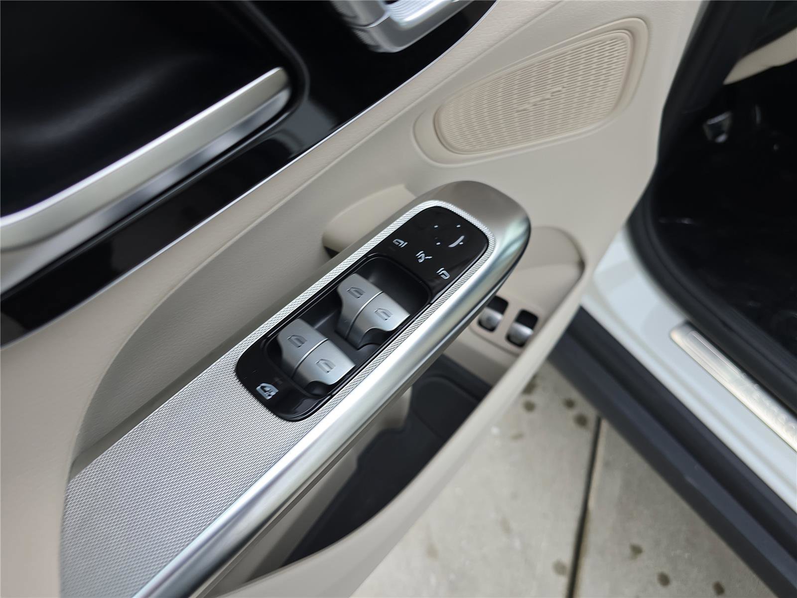 Used 2025 Mercedes-Benz GLC 350e GLC 350e image 20