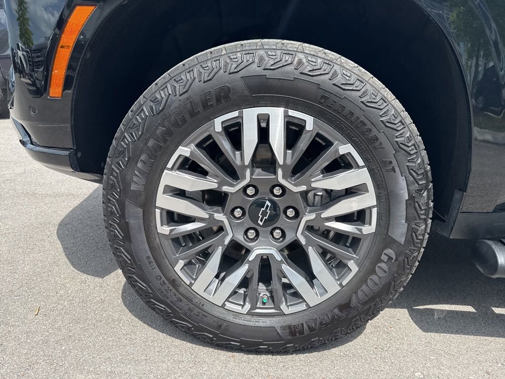 Used 2025 Chevrolet Tahoe Z71 AWD/4WD image 35