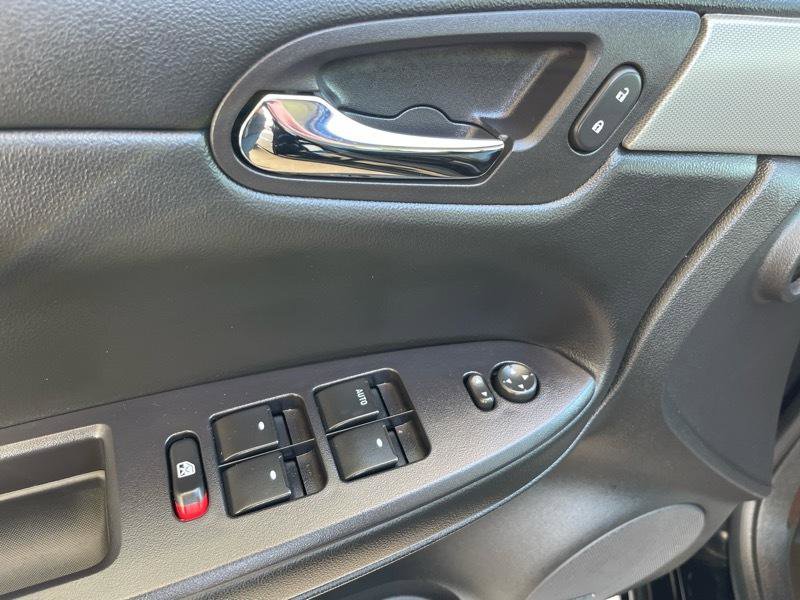 Used 2008 Chevrolet Impala SS w/ Convenience Package FWD image 26