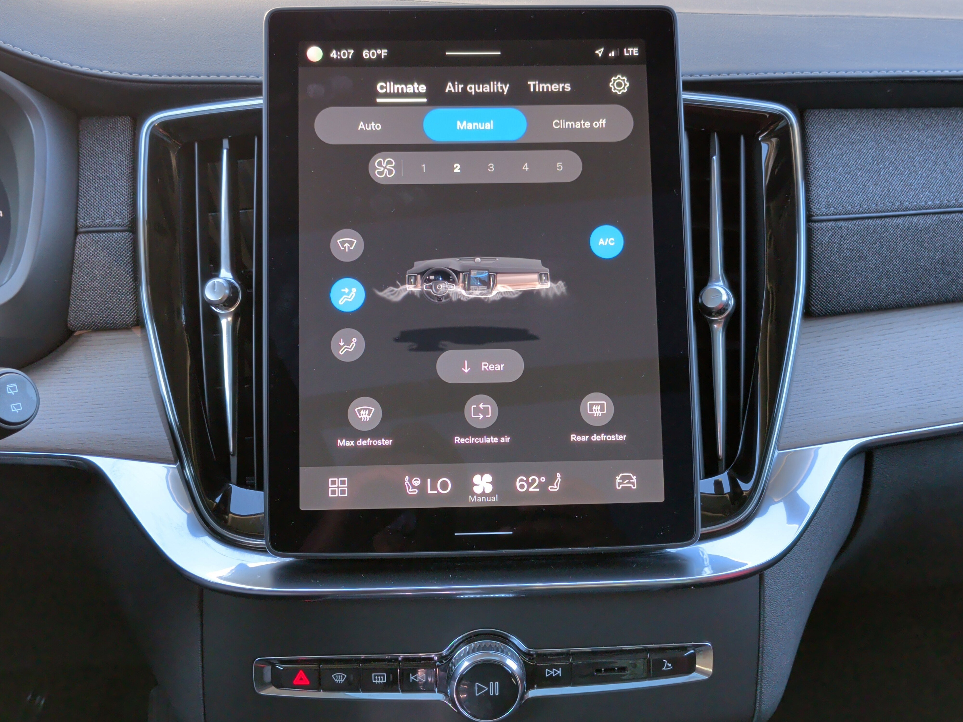 Used 2025 Volvo XC90 B6 Plus image 26