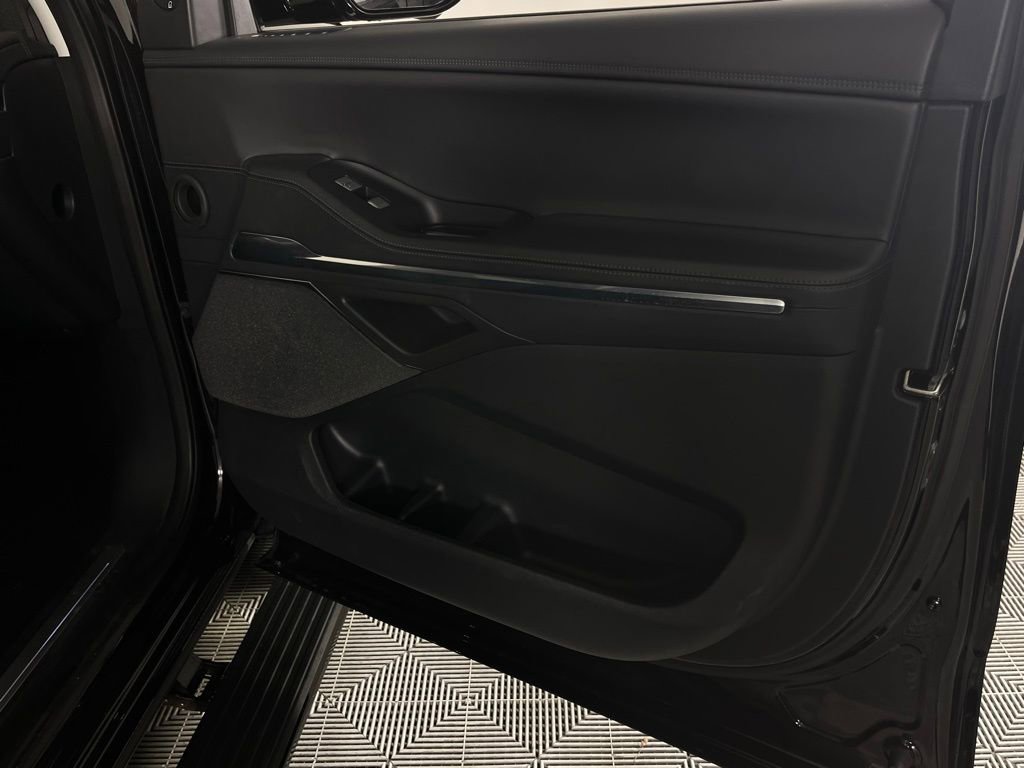 Used 2025 Lincoln Navigator L Reserve image 35