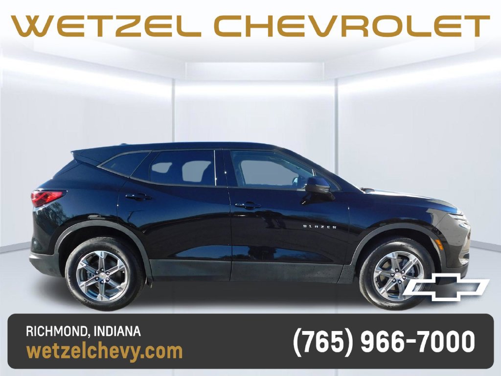 Certified 2025 Chevrolet Blazer LT AWD/4WD image 2