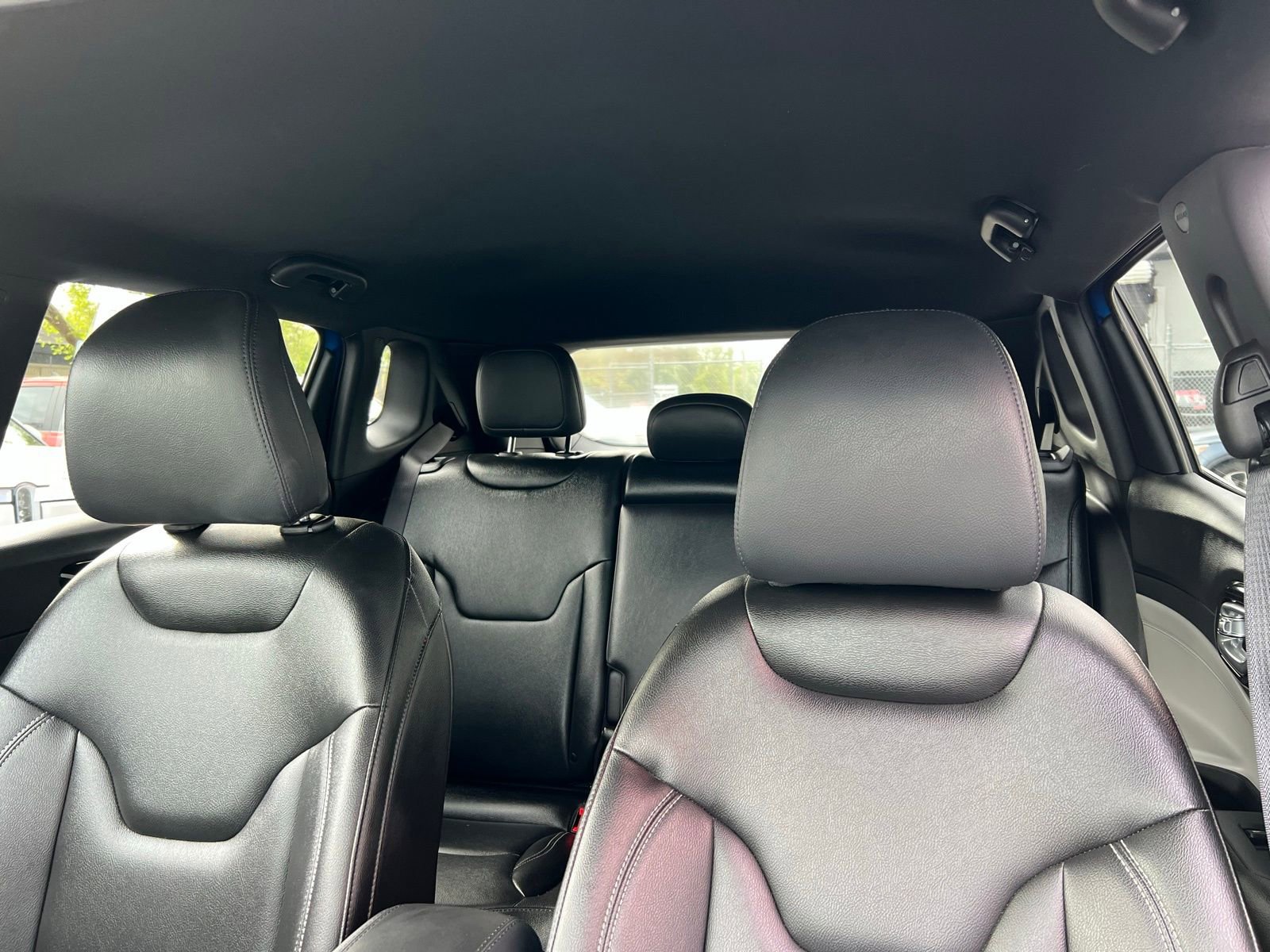 Used 2025 Jeep Compass Limited image 27