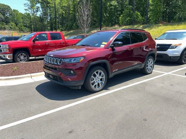 Used 2022 Jeep Compass Latitude AWD/4WD image 2