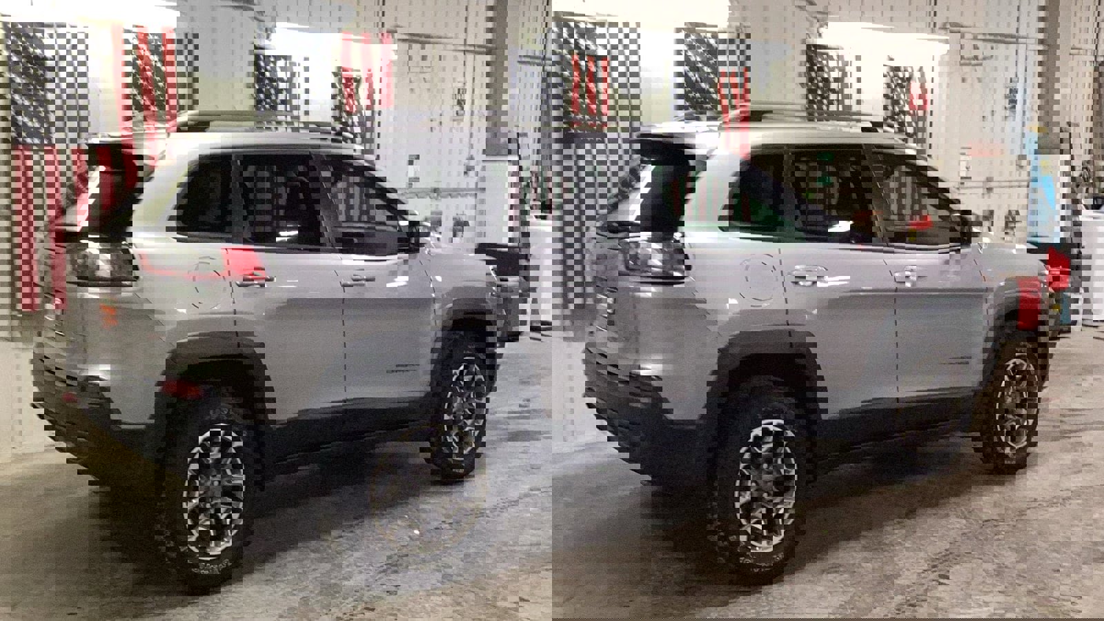 Used 2019 Jeep Cherokee Trailhawk image 16