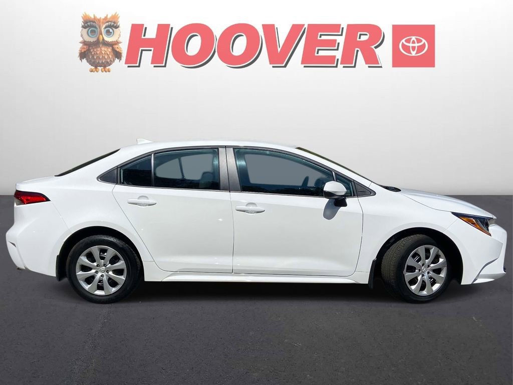 Used 2025 Toyota Corolla LE image 2