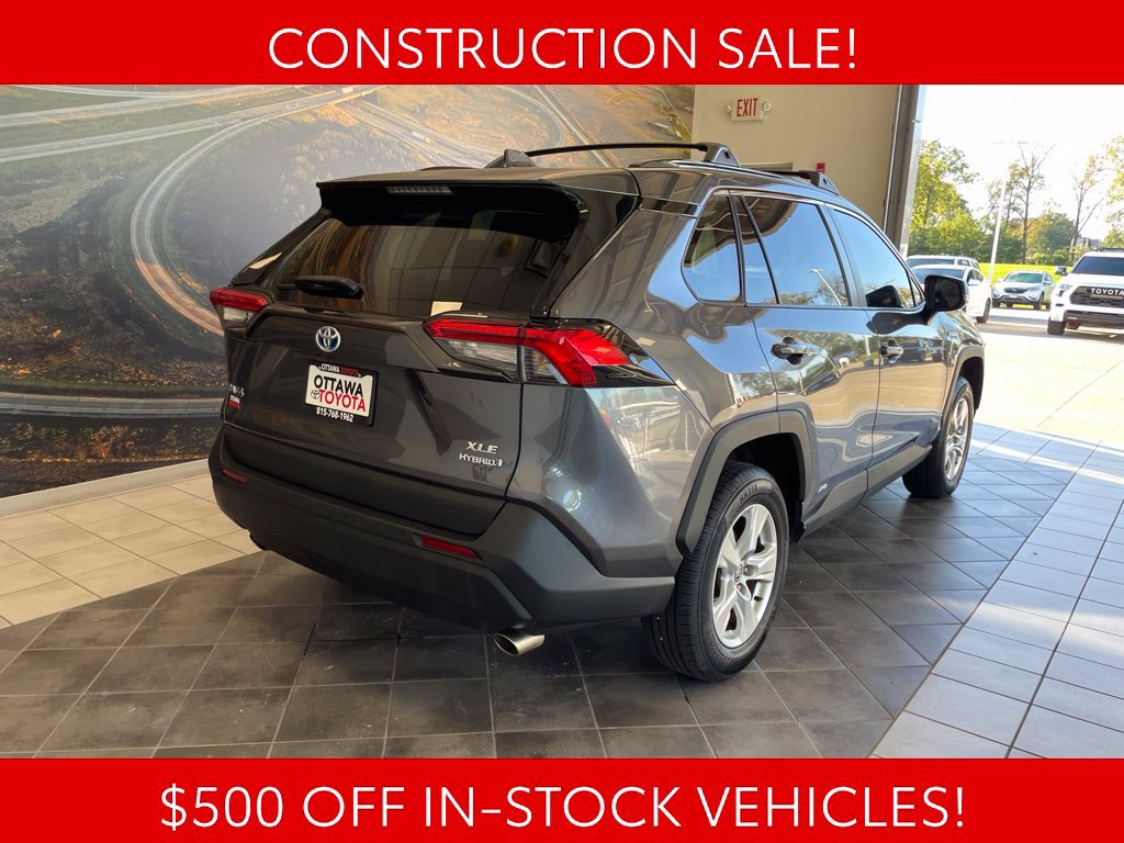 Used 2021 Toyota RAV4 XLE w/ Convenience Package AWD/4WD image 6