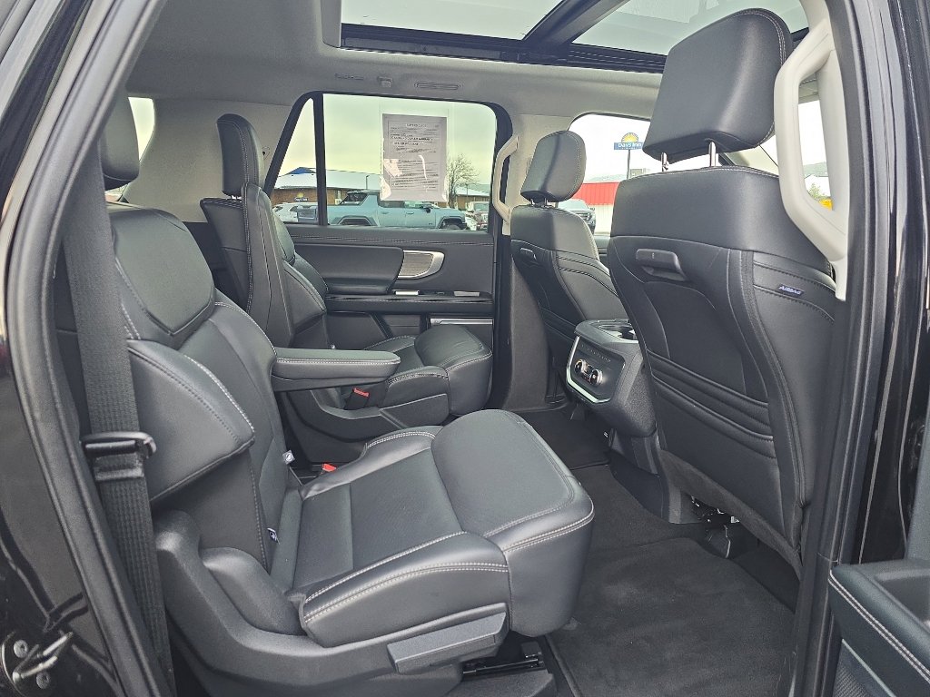 Used 2025 Ford Expedition Max Platinum AWD/4WD image 25