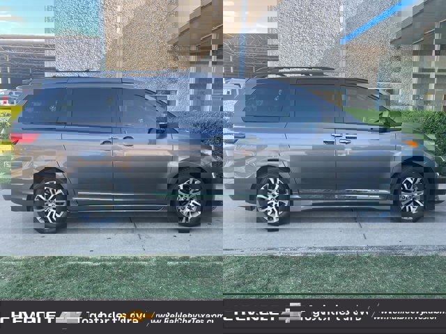 Used 2019 Toyota Sienna XLE image 4