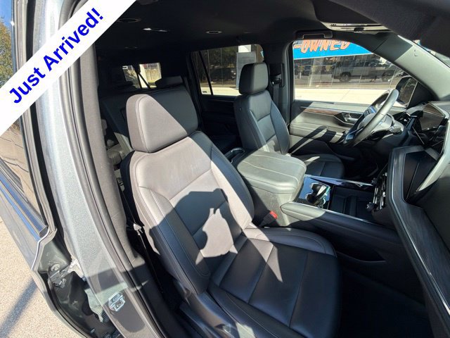 Used 2025 Chevrolet Suburban Z71 AWD/4WD image 29