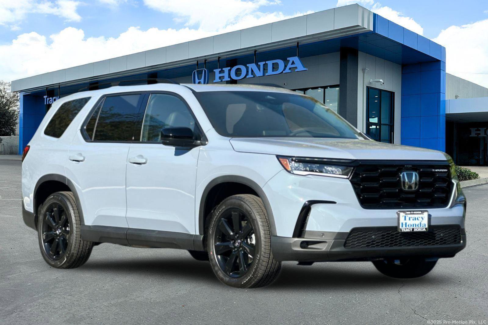 New 2025 Honda Pilot Black Edition image 2