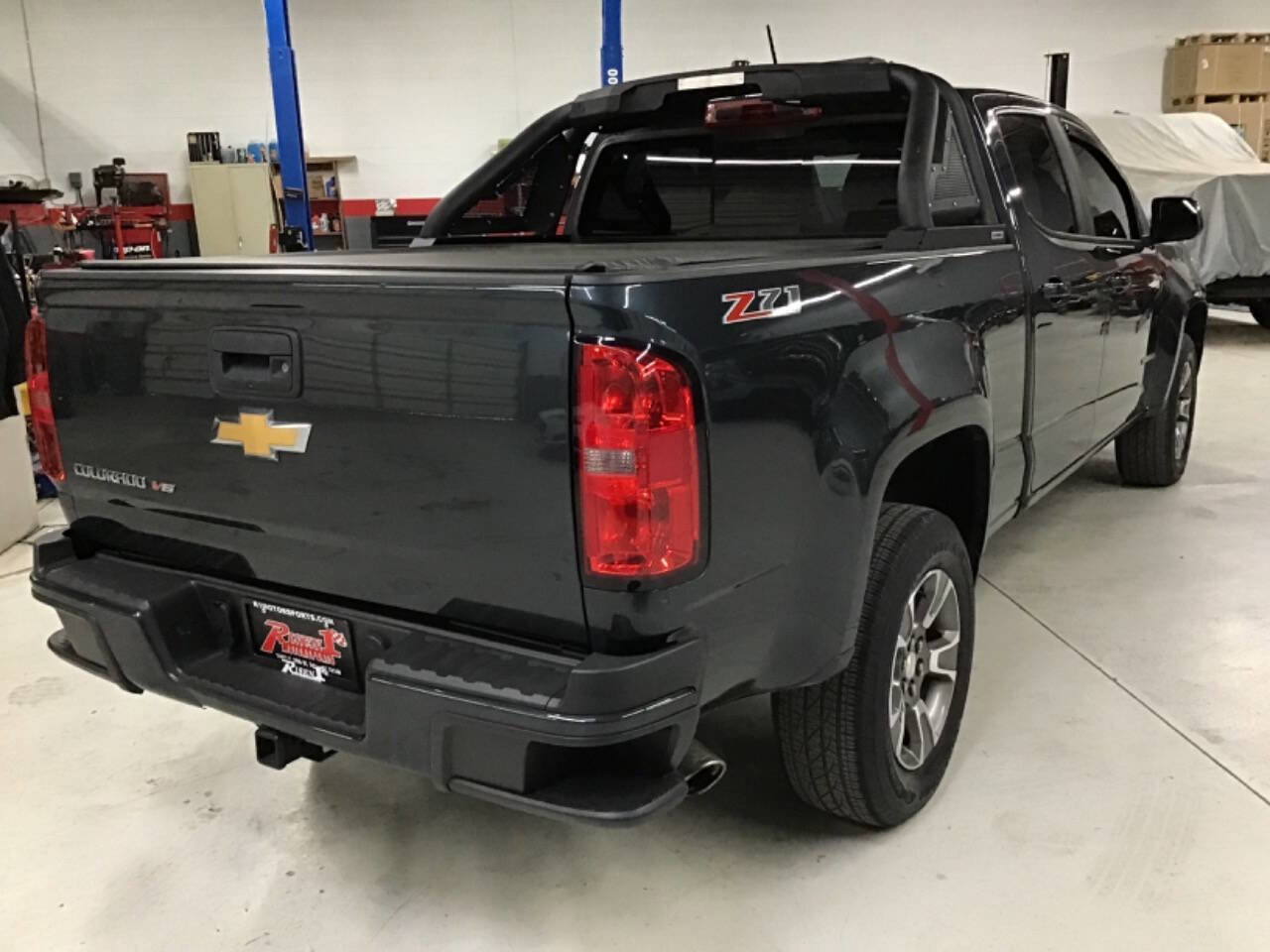 Used 2017 Chevrolet Colorado Z71 w/ LPO, Premium Interior Package AWD/4WD image 5