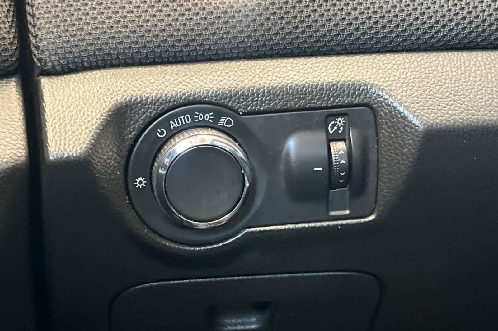Used 2016 Chevrolet Cruze LT FWD image 27