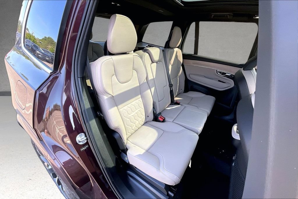 New 2026 Volvo XC90 B5 Plus w/ Protection Package Premier AWD/4WD image 11