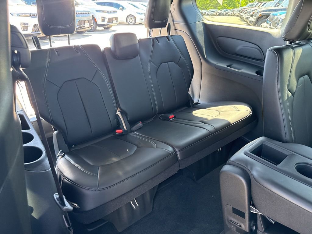 New 2027 Chrysler Pacifica Select FWD image 20