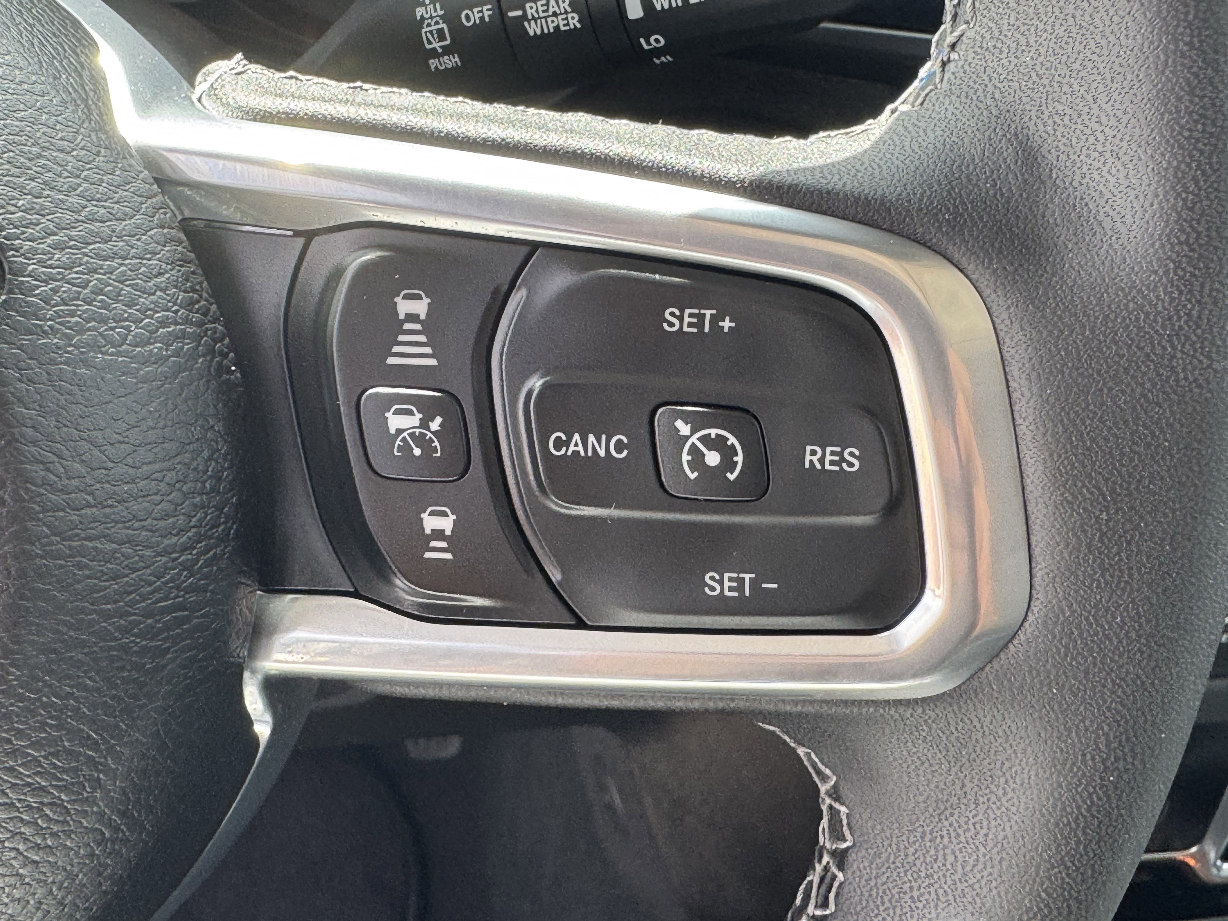 Used 2025 Jeep Wrangler Sahara image 24