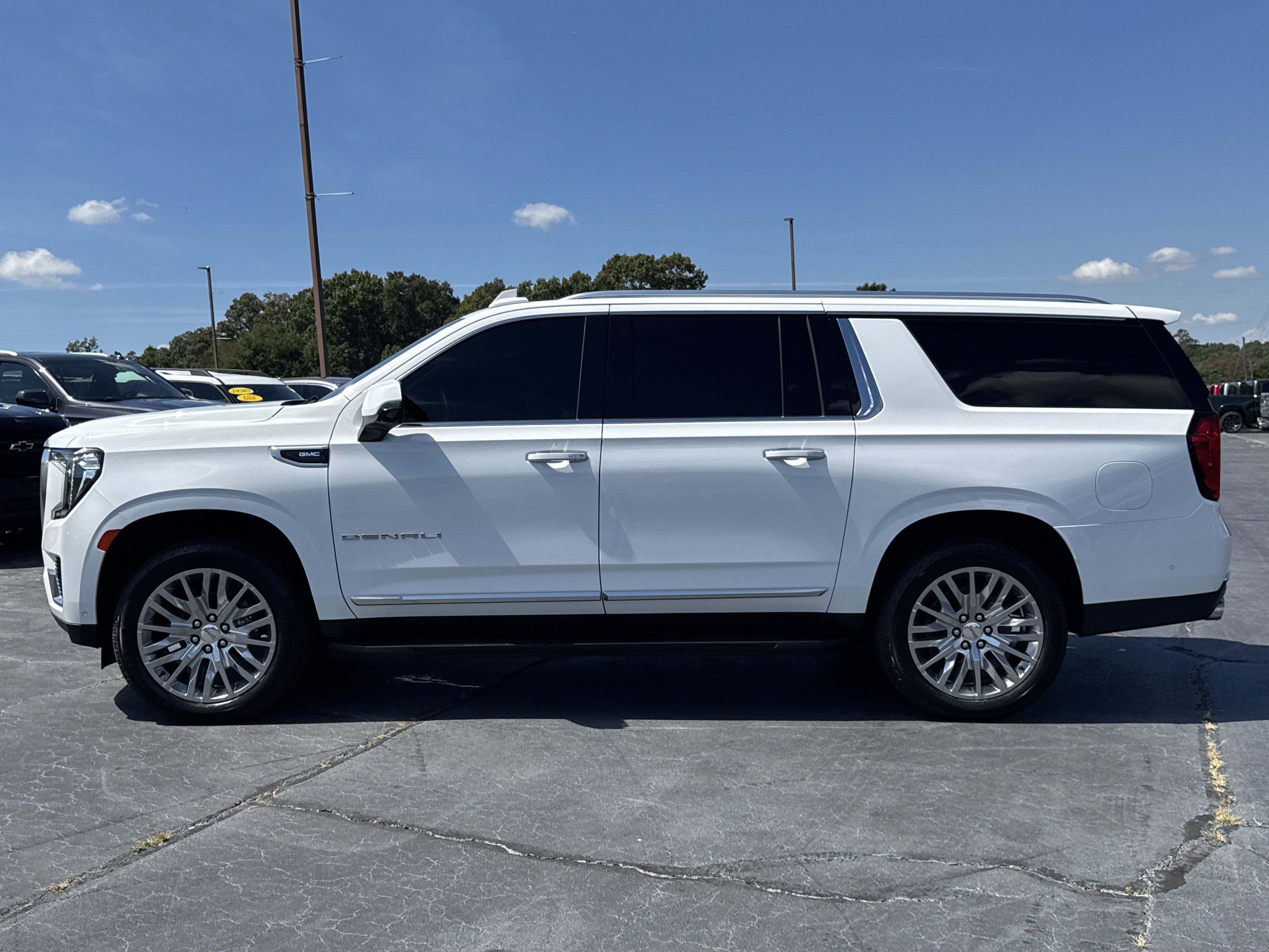 Used 2024 GMC Yukon XL Denali w/ Advanced Technology Package AWD/4WD image 8