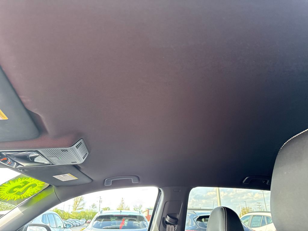 Used 2025 Volkswagen Atlas Cross Sport SE image 25