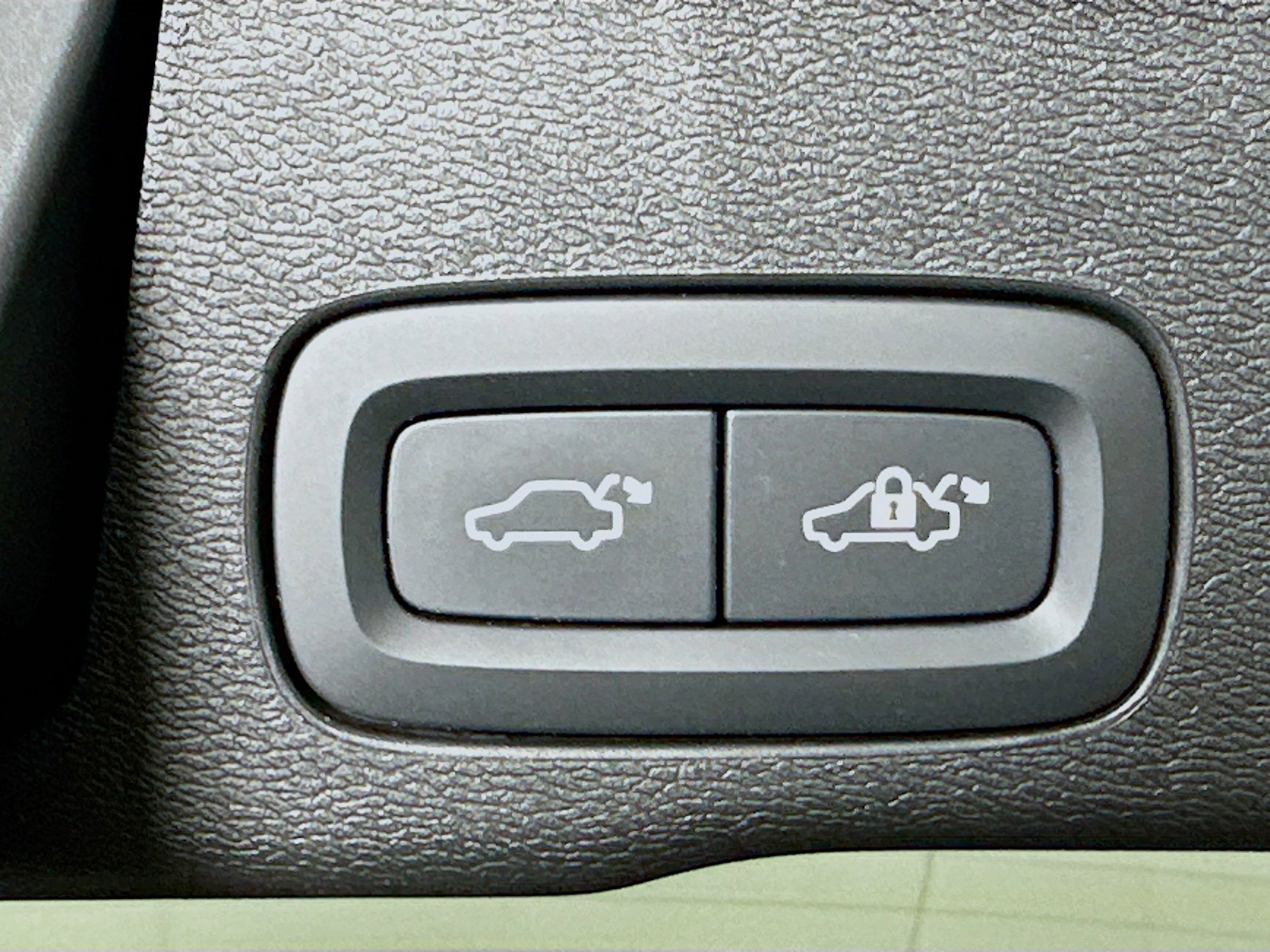 Used 2025 Volvo XC60 B5 Plus image 30