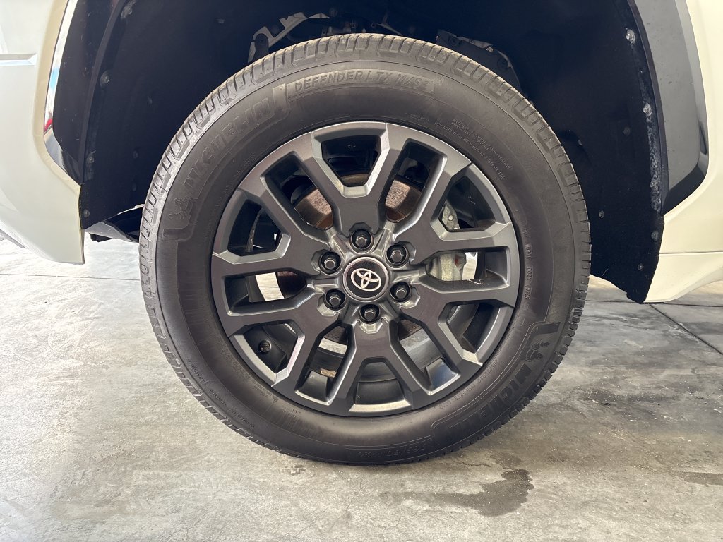 Used 2025 Toyota Tundra Platinum AWD/4WD image 37