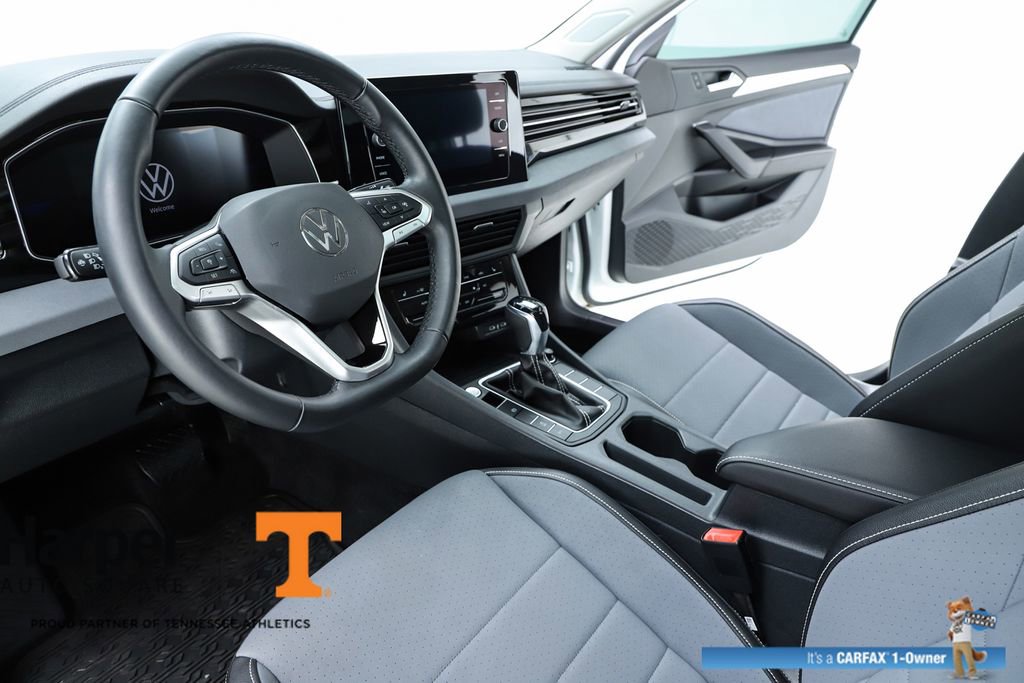 Used 2025 Volkswagen Jetta SE w/ Sunroof Package image 56