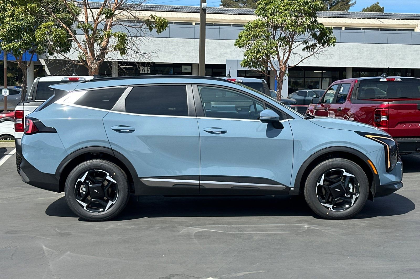 New 2026 Kia Sportage EX w/ EX Panoramic Sunroof Package image 3