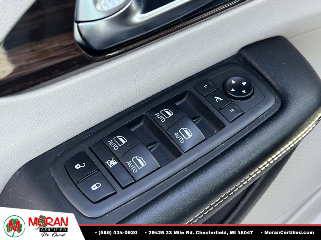 Used 2021 Chrysler Pacifica Limited AWD/4WD image 17