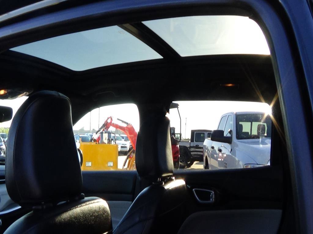 Used 2024 Jeep Compass Limited w/ Sun and Sound Group image 14