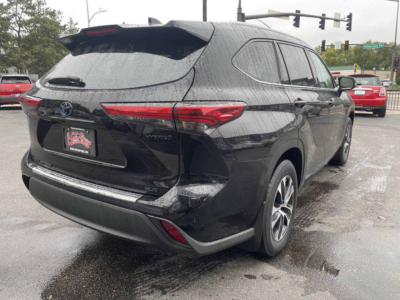 Used 2022 Toyota Highlander XLE image 6