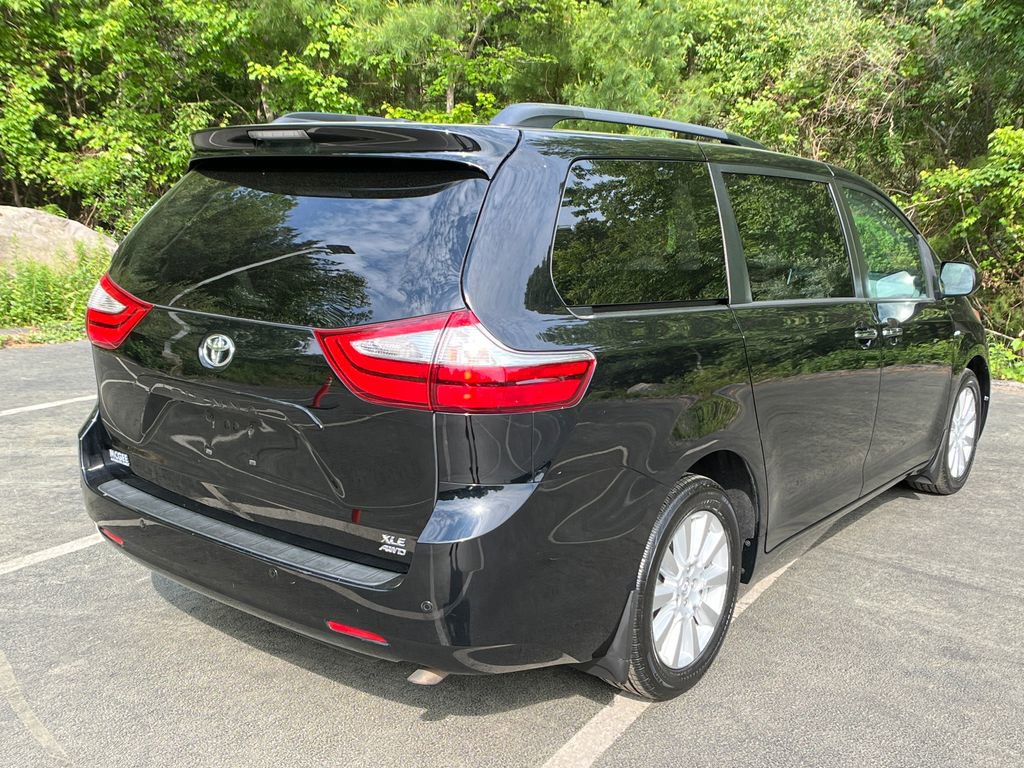 Used 2017 Toyota Sienna XLE Premium AWD/4WD image 4