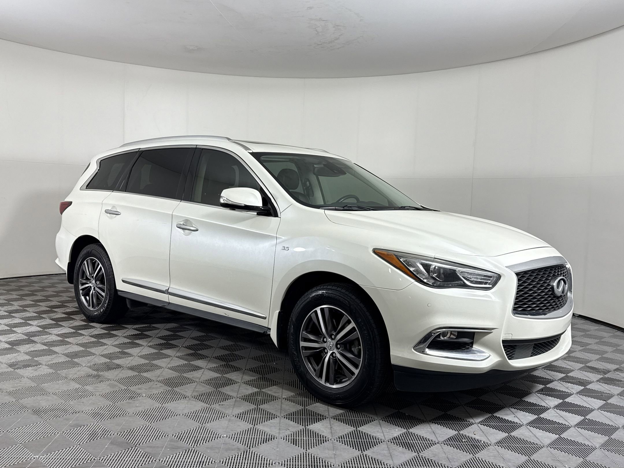 Used 2019 INFINITI QX60 Luxe w/ Essential Package FWD image 5
