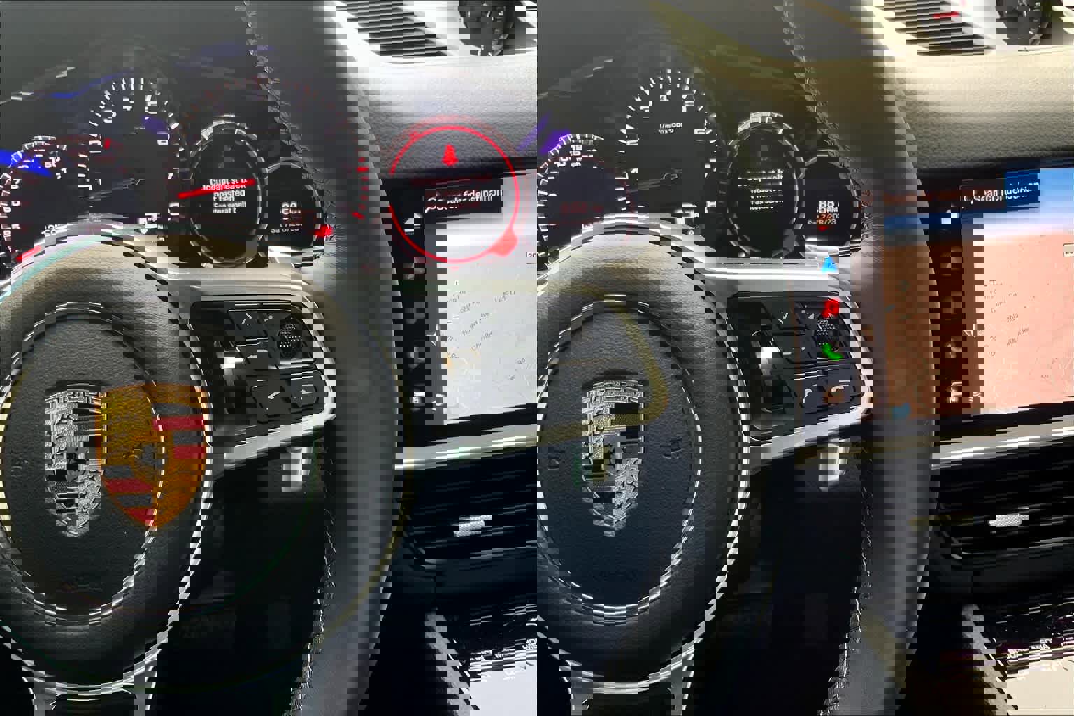 Used 2022 Porsche Cayenne Platinum Edition image 23