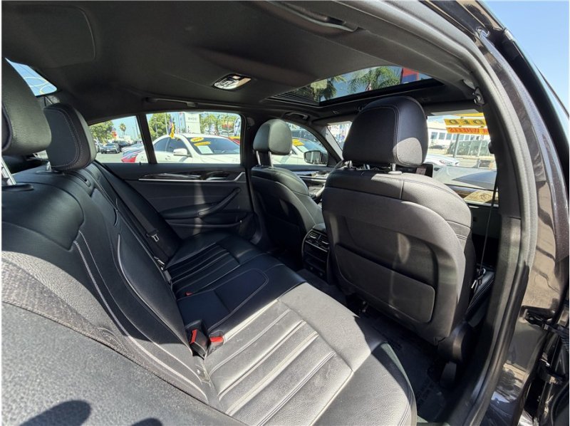 Used 2019 BMW 540i w/ Convenience Package RWD image 26