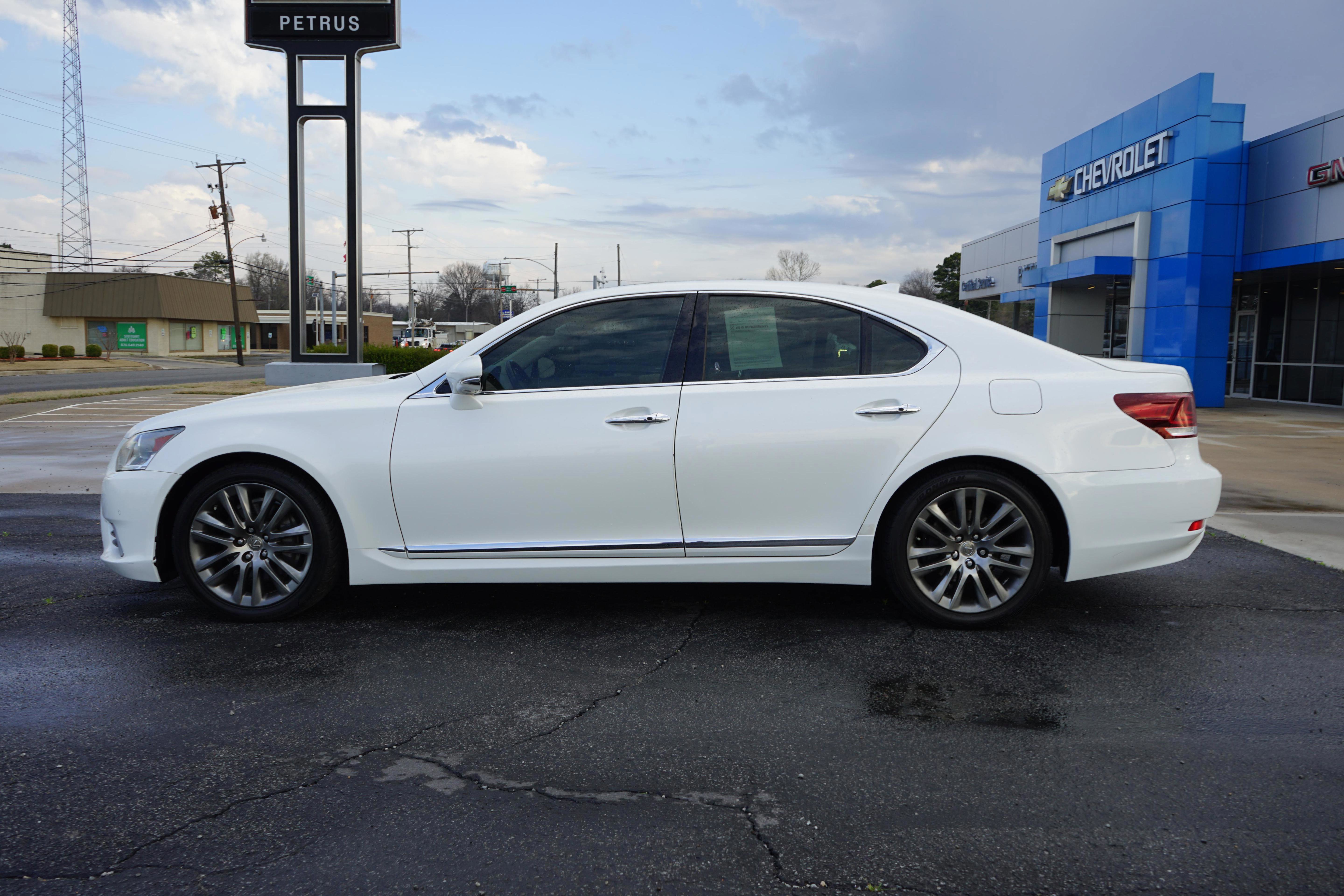 Used 2014 Lexus LS 460 w/ Comfort Package image 2