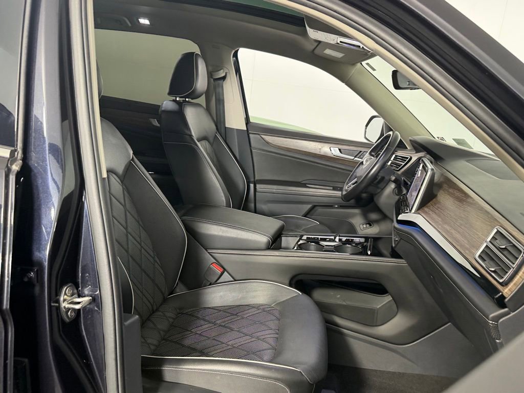 Used 2024 Volkswagen Atlas SEL Premium R-Line image 34