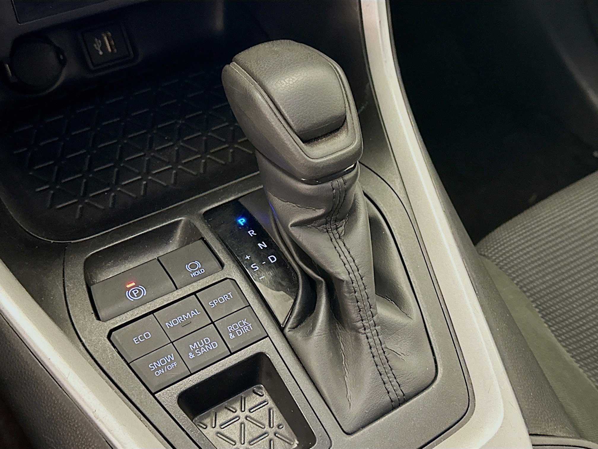 Used 2025 Toyota RAV4 LE image 25